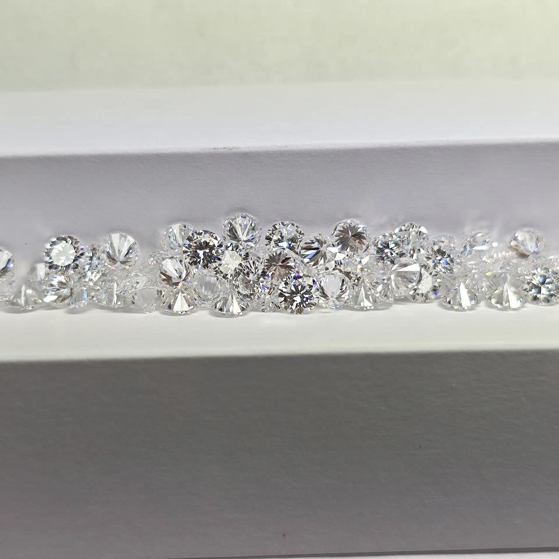 0.002-0.1ct Round Cut D Color VVS Moissanite Melee - Image 4