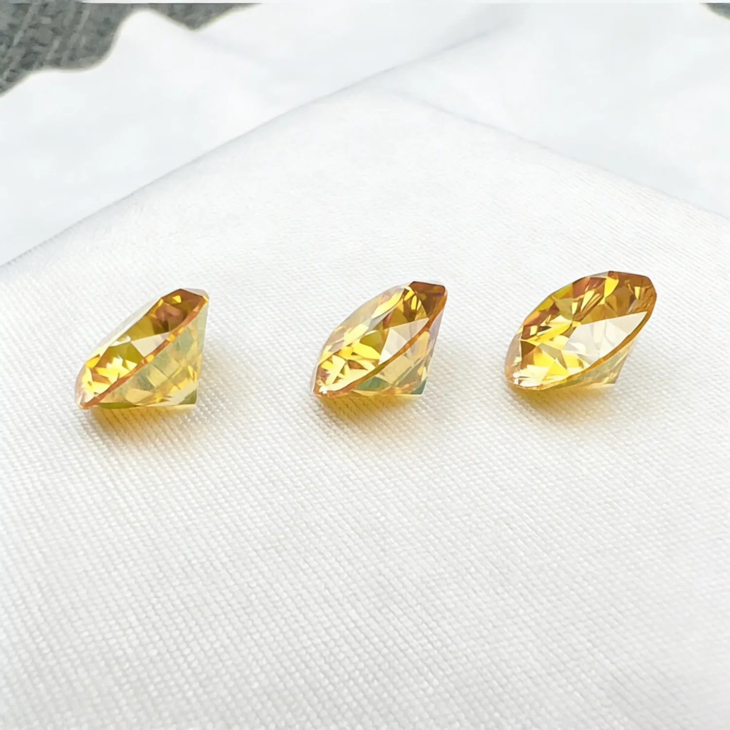 0.1-10ct Round Loose Yellow Moissanite Stones - Image 5