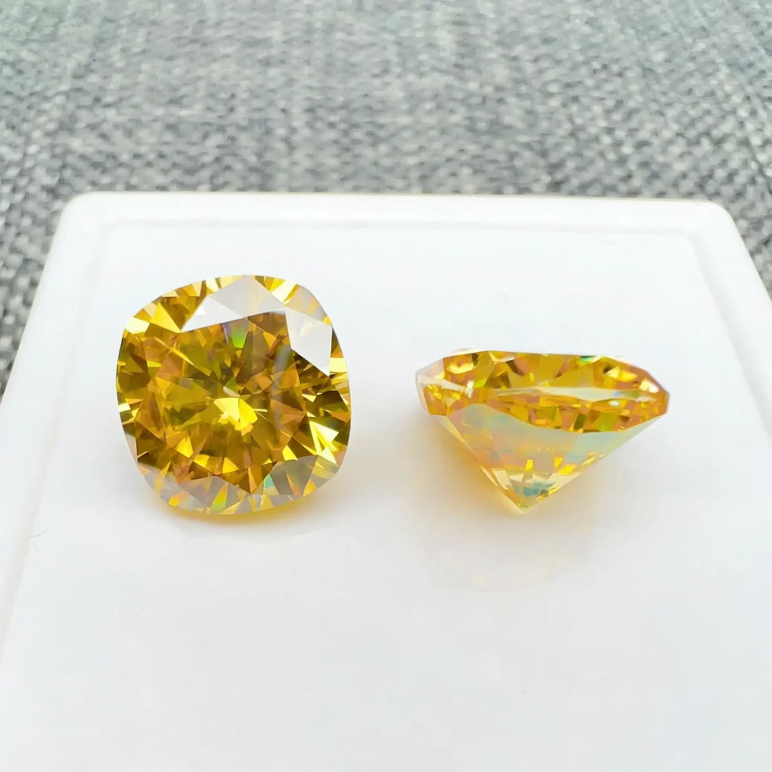 0.5-3ct Yellow Cushion Cut Moissanite Loose Stone Wholesale