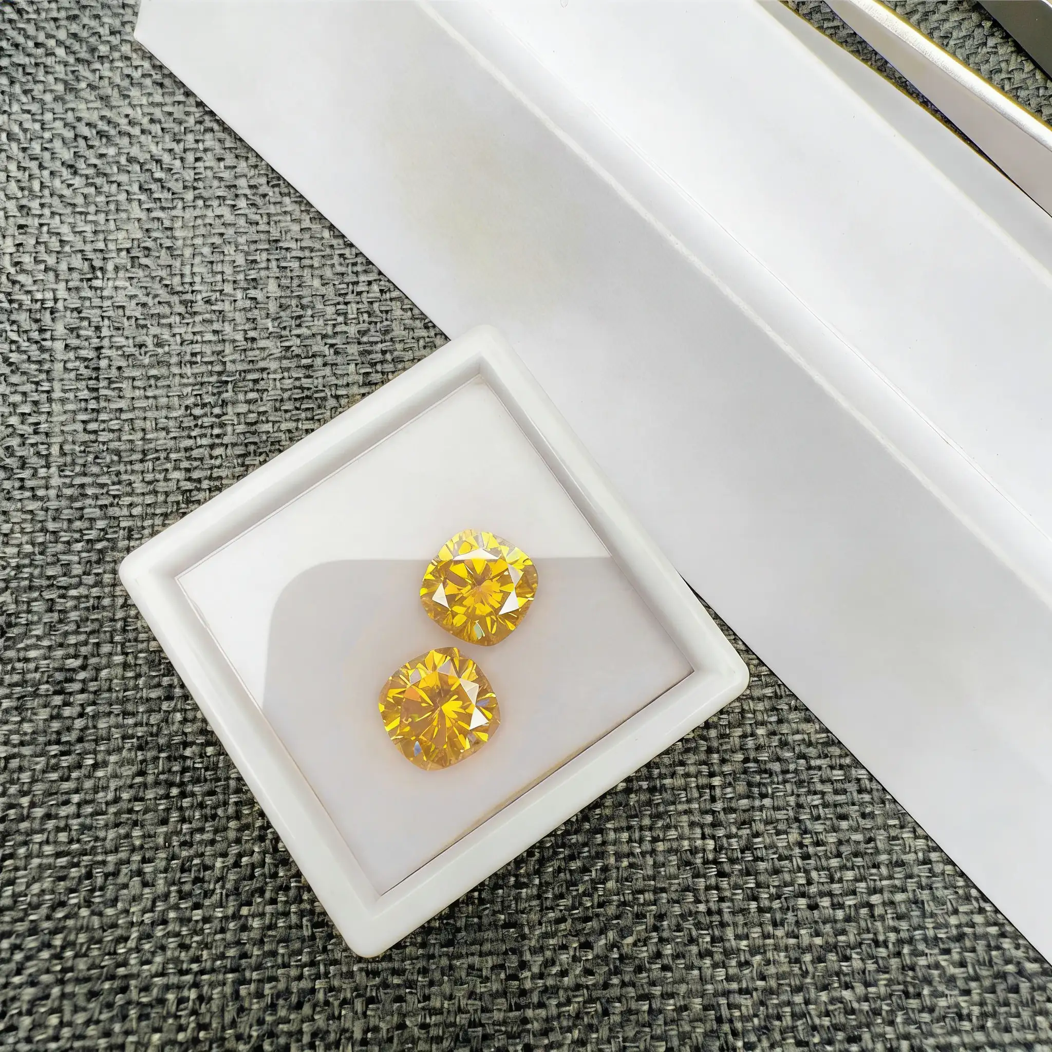 0.5-3ct Yellow Cushion Cut Moissanite Loose Stone Wholesale - Image 4
