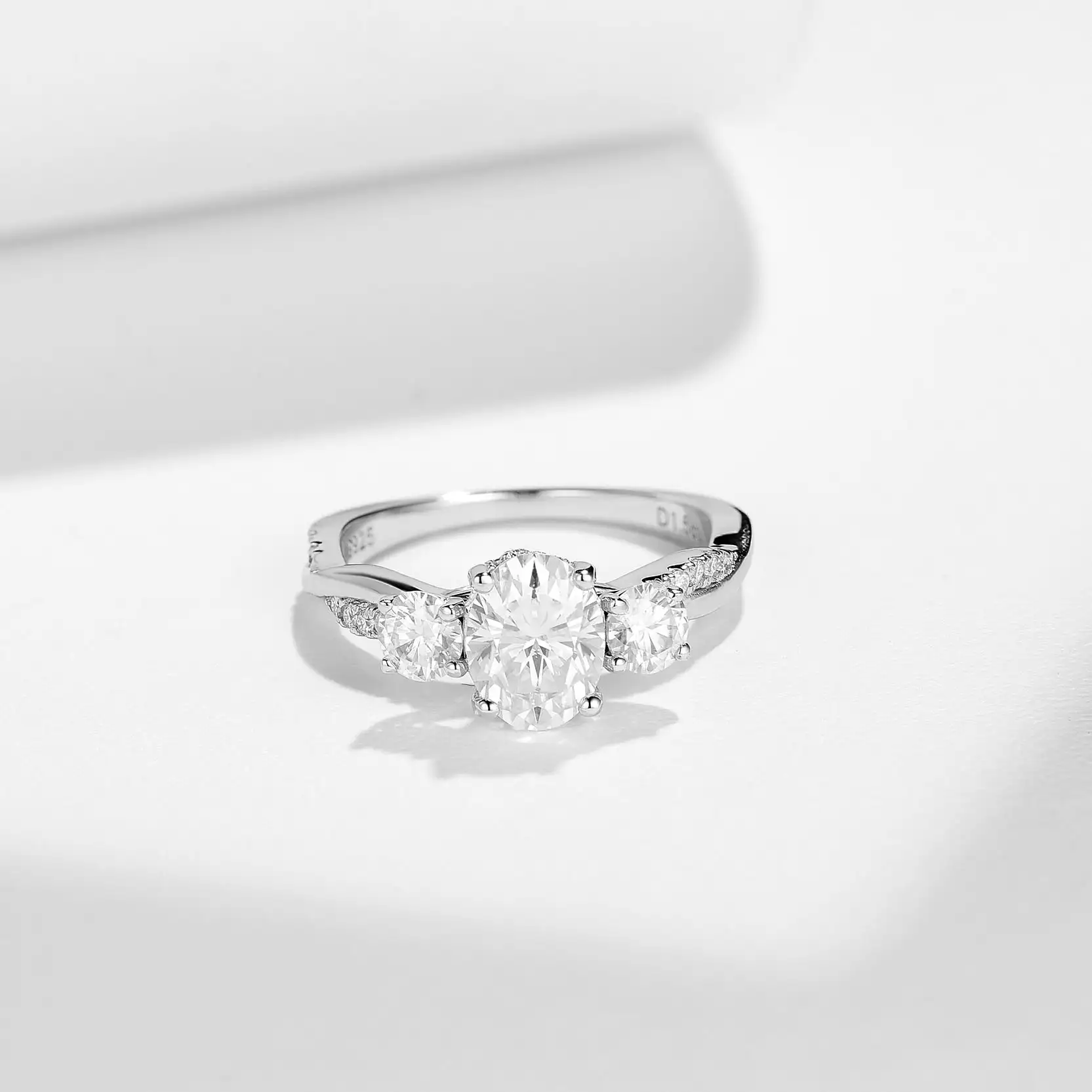 S925 Sterling Silver Moissanite 3 Stone Oval Engagement Ring - Image 5