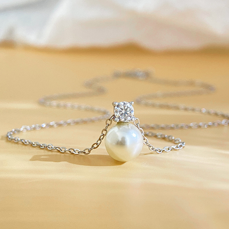 Elegant 0.3ct Pearl S925 Sterling Silver Women's Moissanite Necklace