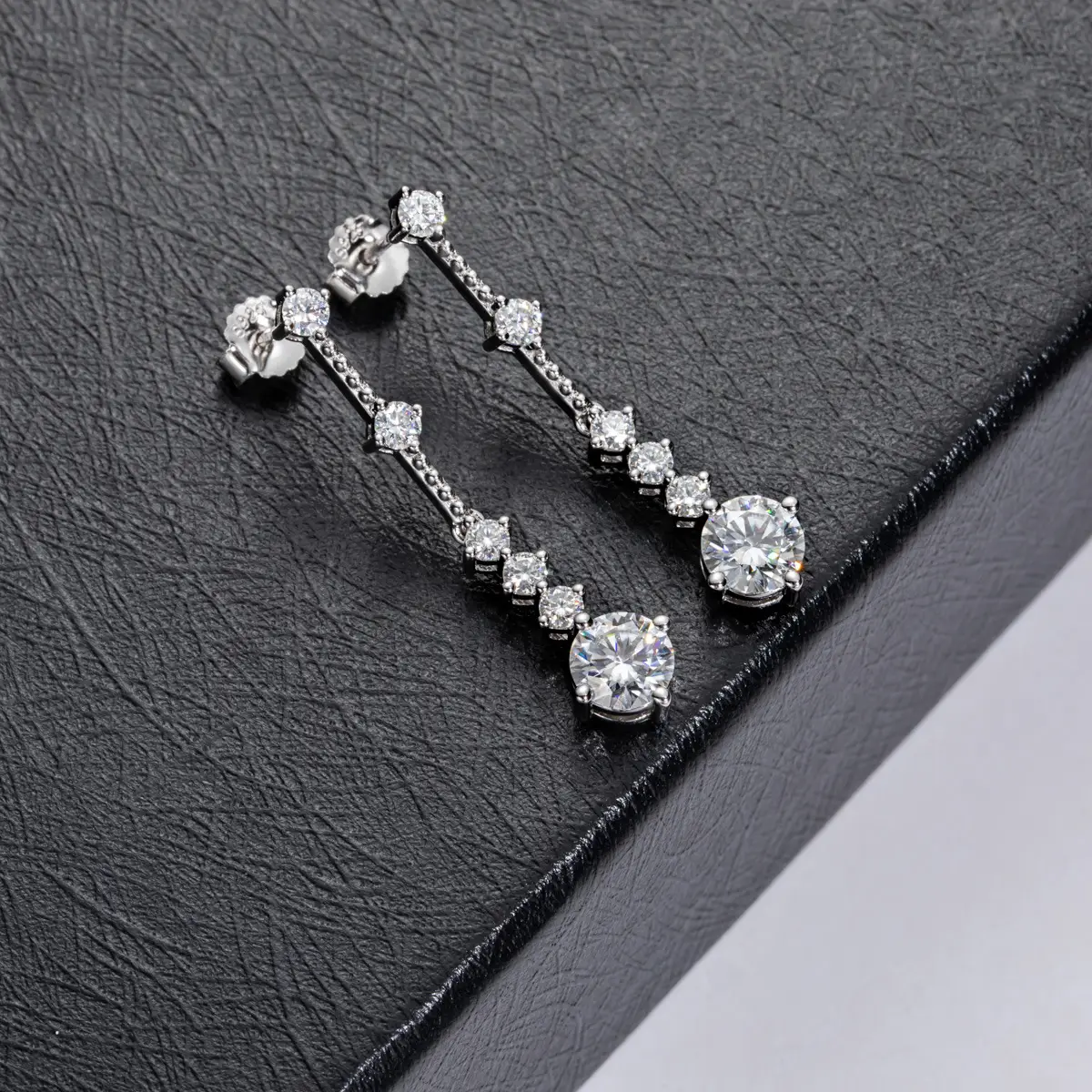 Luxury S925 Sterling Silver 1 Carat Moissanite Earrings - Image 4