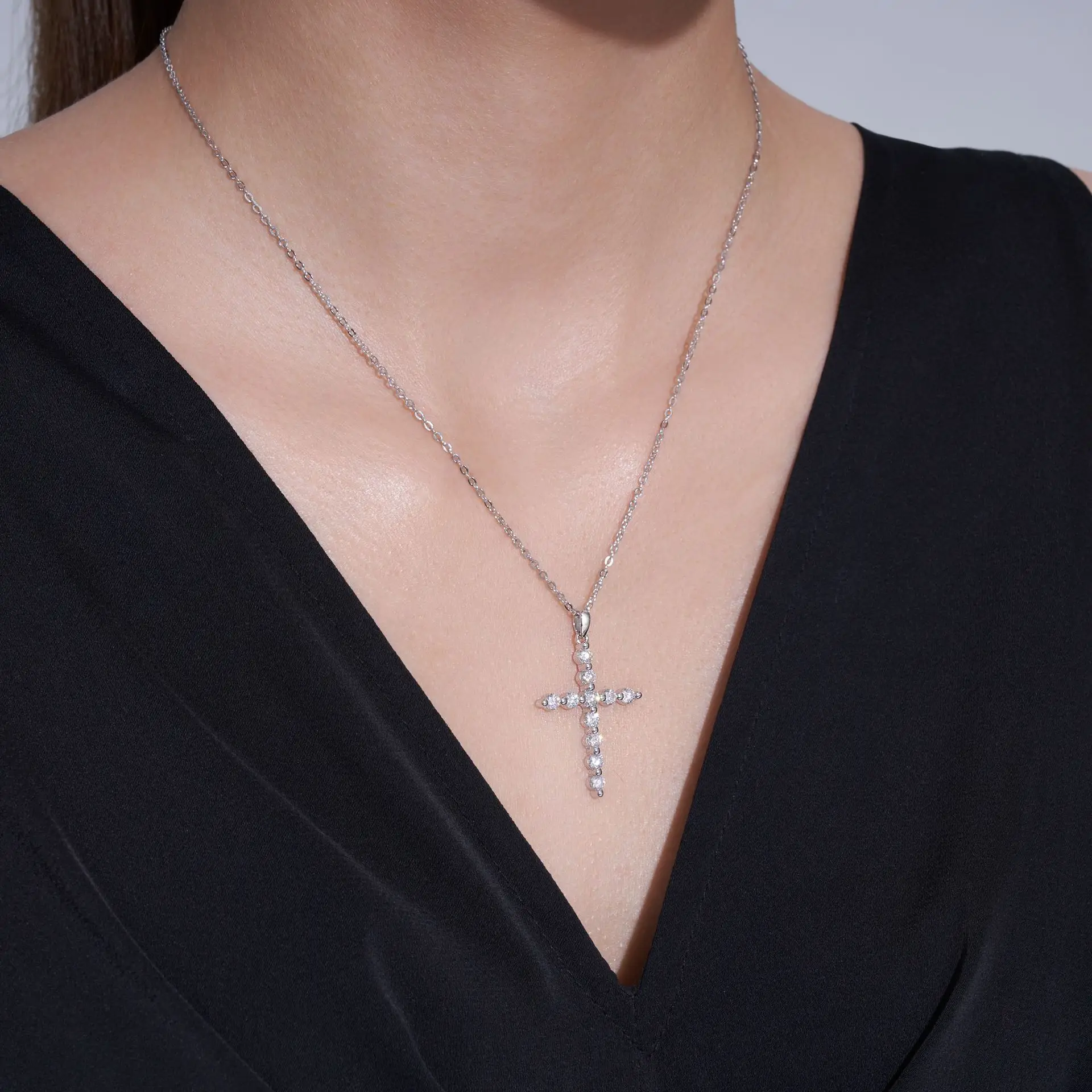 Luxury S925 Sterling Silver Cross Moissanite Necklace - Image 3