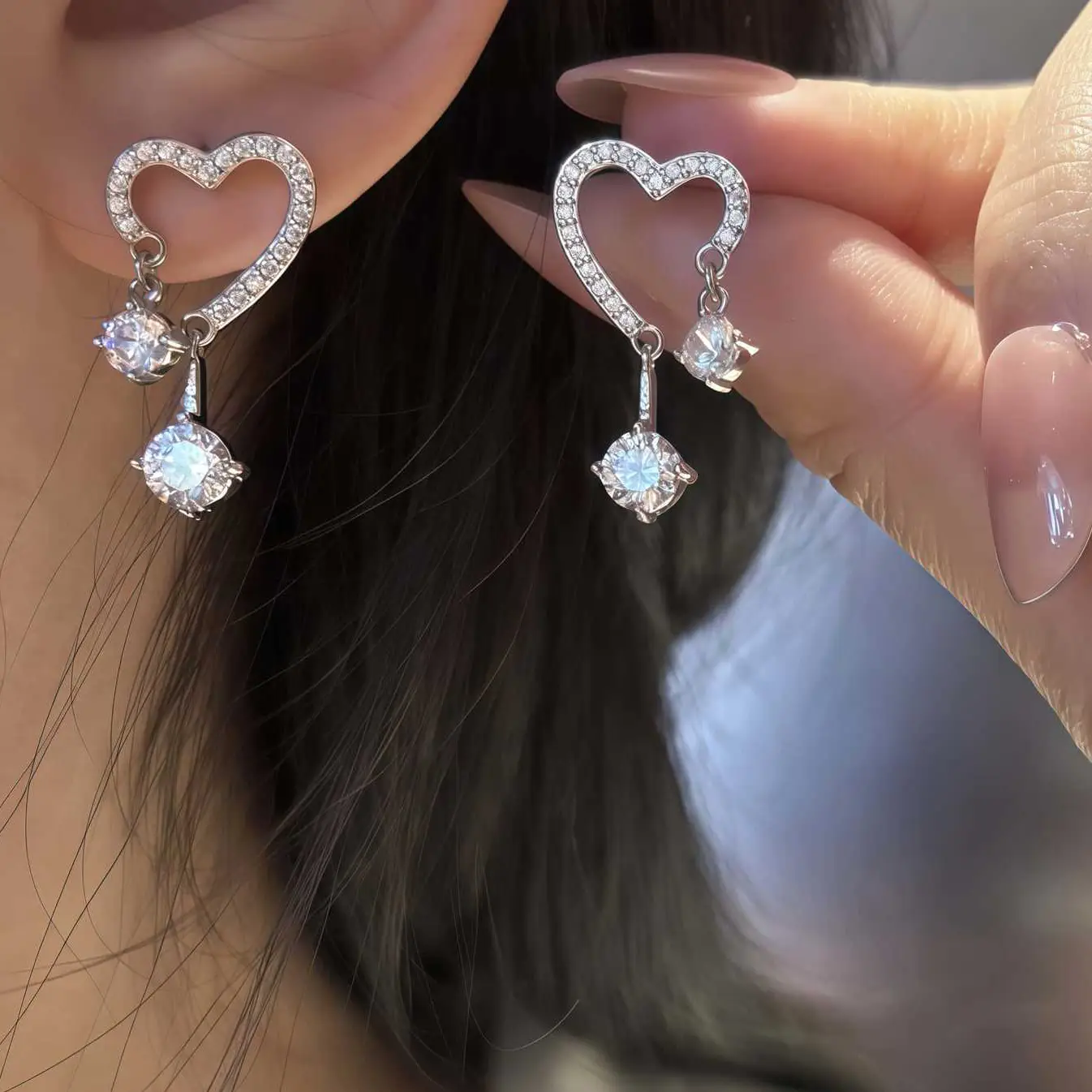 Alternative view of Chic 1.6ct S925 Sterling Silver Heart Moissanite Earring