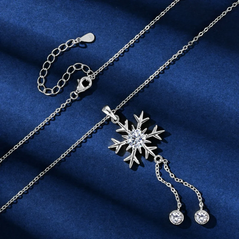 Elegant S925 Sterling Silver Snowflake moissanite necklace